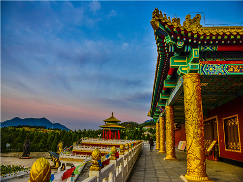 清东陵万佛园墓地，是打造人生后花园佛教精品旅游圣地为目标
